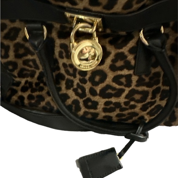 Micheal kors black leopard Hamilton bag with lock and key hood accents nice - Picture 3 of 11